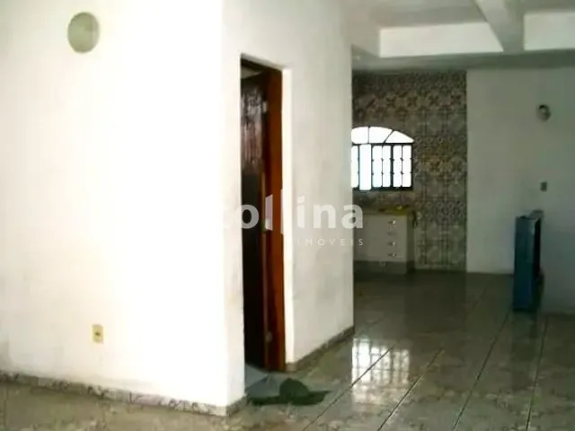 Casa 5 quartos e 3 banheiros, à venda, no bairro Alto de Santa Lúcia em Carapicuíba