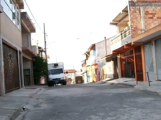 Casa 5 quartos e 3 banheiros, à venda, no bairro Alto de Santa Lúcia em Carapicuíba