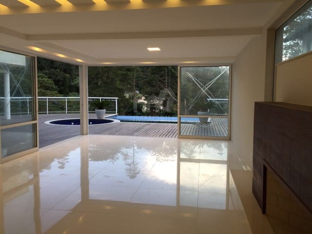 Casa à venda, no bairro Independência em Petrópolis