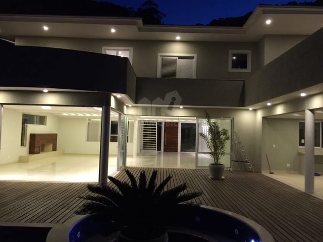 Casa à venda, no bairro Independência em Petrópolis