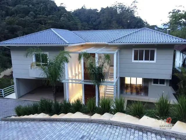 Casa à venda, no bairro Independência em Petrópolis