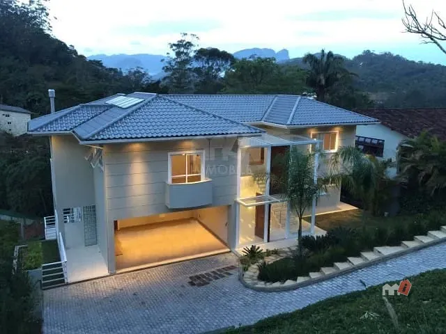 Casa à venda, no bairro Independência em Petrópolis