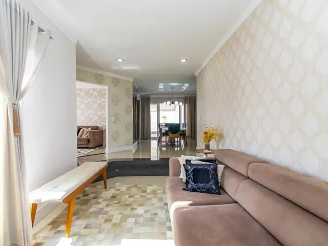 Casa com 1000m² 4 quartos e 4 banheiros, à venda, no bairro Vila Torres em Campo Largo