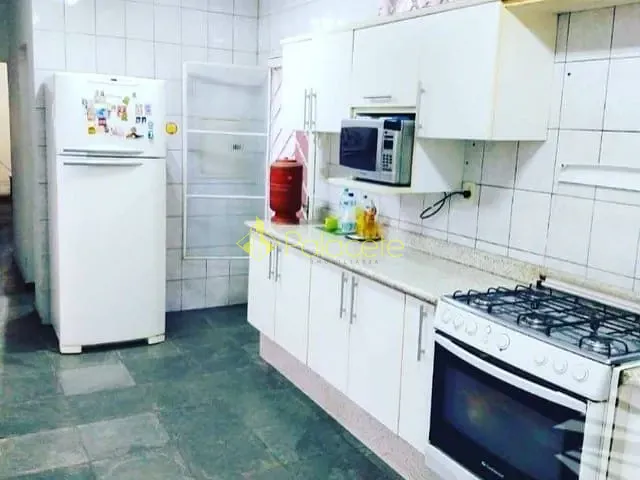 Casa com 240m² 3 quartos e 3 banheiros, à venda, no bairro Centro em Taubaté