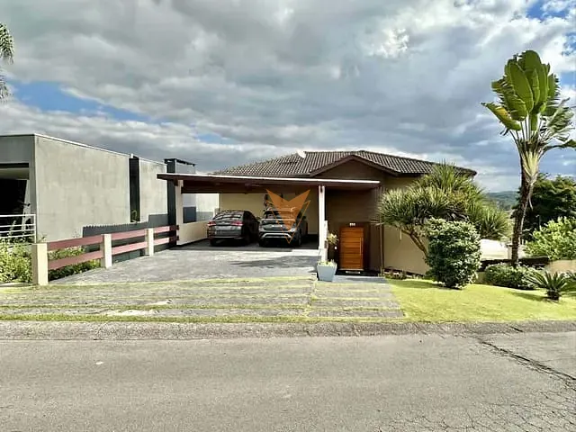 Casa 3 quartos e 4 banheiros, à venda, no bairro Golf Gardens em Carapicuíba
