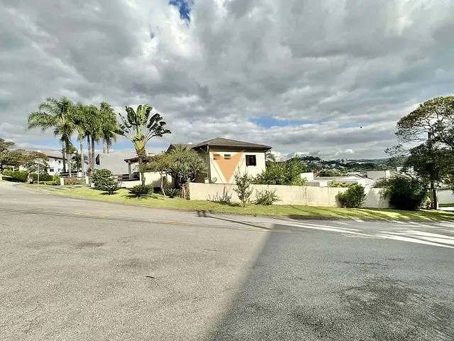 Casa 3 quartos e 4 banheiros, à venda, no bairro Golf Gardens em Carapicuíba