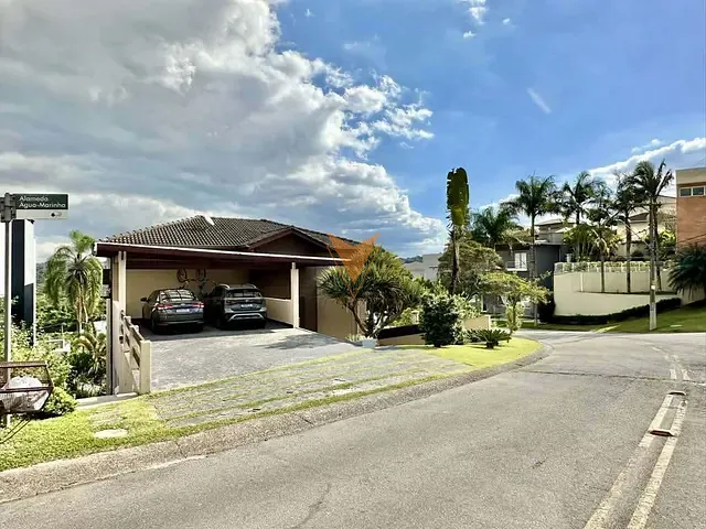 Casa 3 quartos e 4 banheiros, à venda, no bairro Golf Gardens em Carapicuíba
