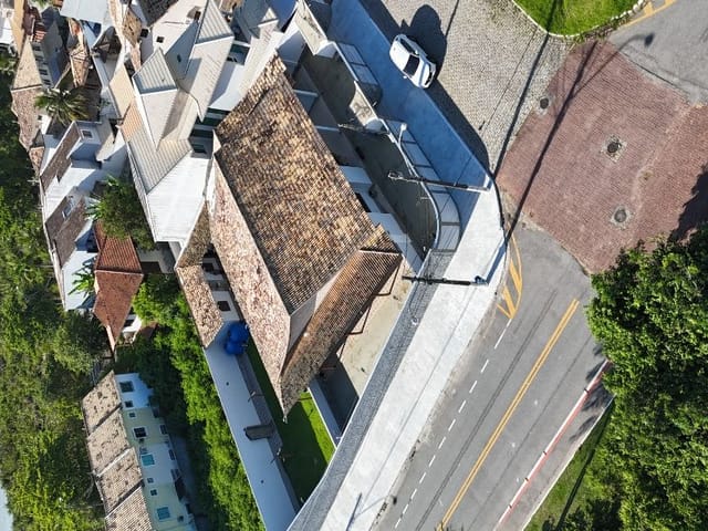 Casa com 800m² 6 quartos e 3 banheiros, à venda ou para alugar, no bairro Lagoa em Macaé