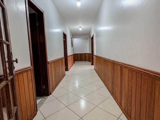 Casa com 800m² 6 quartos e 3 banheiros, à venda ou para alugar, no bairro Lagoa em Macaé