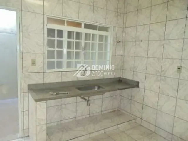 Casa com 325m² 2 quartos e 1 banheiro, para alugar, no bairro Olinda em Uberaba