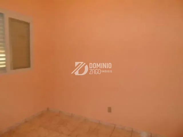 Casa com 325m² 2 quartos e 1 banheiro, para alugar, no bairro Olinda em Uberaba