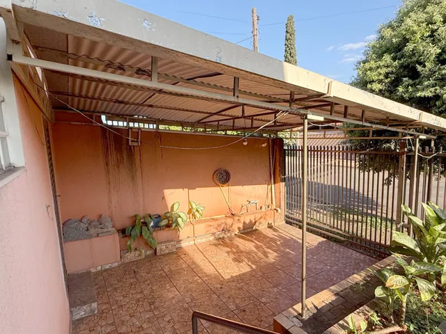 Casa com 300m² 3 quartos e 1 banheiro, à venda, no bairro Santa Mônica em Londrina