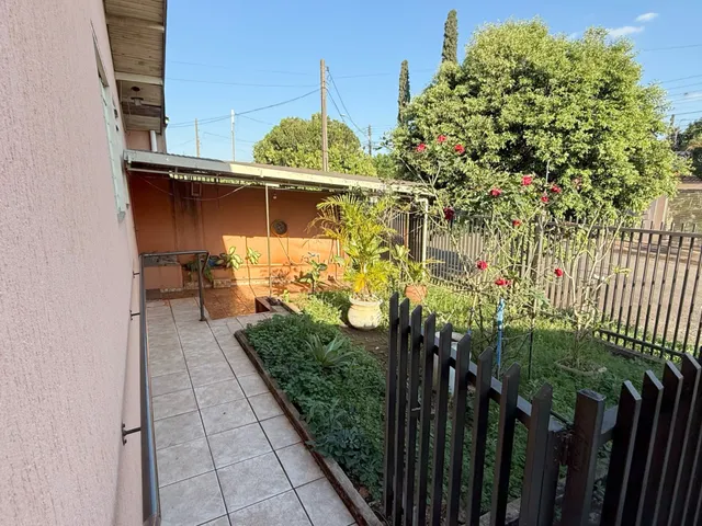 Casa com 300m² 3 quartos e 1 banheiro, à venda, no bairro Santa Mônica em Londrina