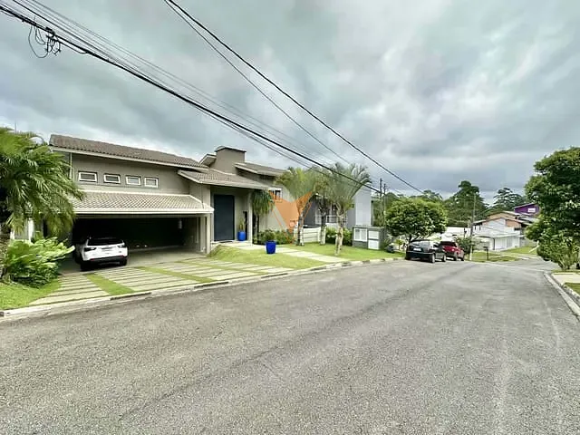 Casa com 682m² 4 quartos e 7 banheiros, à venda, no bairro Jardim Indaiá em Embu das Artes