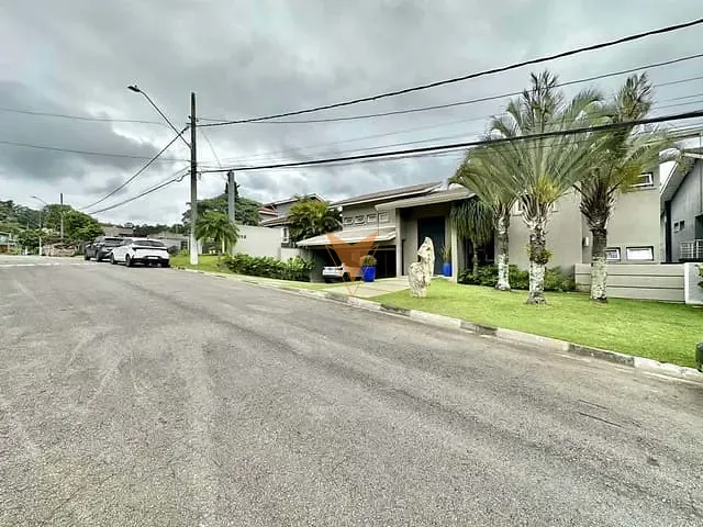 Casa com 682m² 4 quartos e 7 banheiros, à venda, no bairro Jardim Indaiá em Embu das Artes