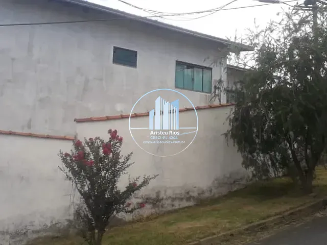 Casa com 290m² 3 quartos e 2 banheiros, à venda, no bairro Colinas de Santa Bárbara em Pouso Alegre