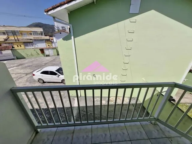 Casa com 109m² 2 quartos e 2 banheiros, à venda, no bairro Martin de Sá em Caraguatatuba