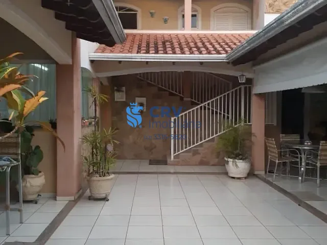 Casa com 360m² 4 quartos e 3 banheiros, à venda, no bairro Andrade em Londrina