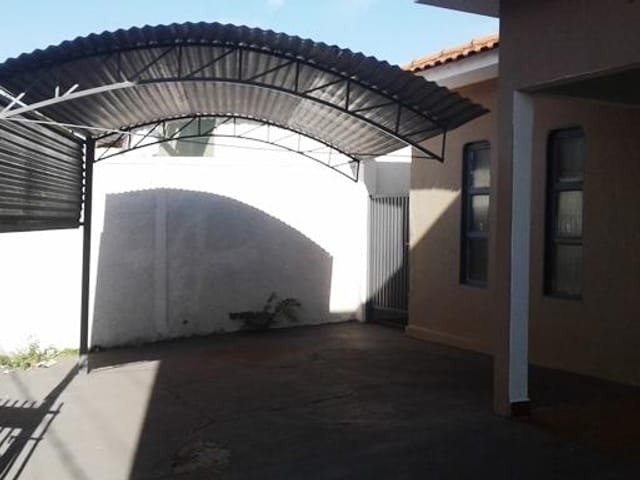 Casa com 300m² 3 quartos e 1 banheiro, à venda, no bairro Jardim Pinheiros em Birigüi
