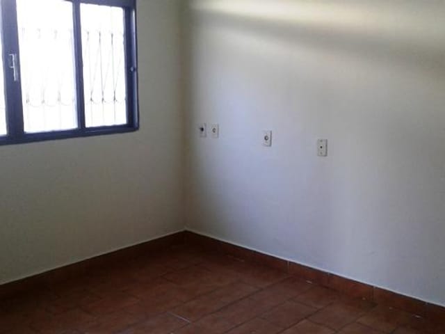 Casa com 300m² 3 quartos e 1 banheiro, à venda, no bairro Jardim Pinheiros em Birigüi