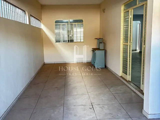 Casa com 375m² 4 quartos e 1 banheiro, à venda, no bairro Jardim Mont Serrat em Aparecida de Goiânia