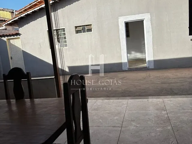 Casa com 375m² 4 quartos e 1 banheiro, à venda, no bairro Jardim Mont Serrat em Aparecida de Goiânia