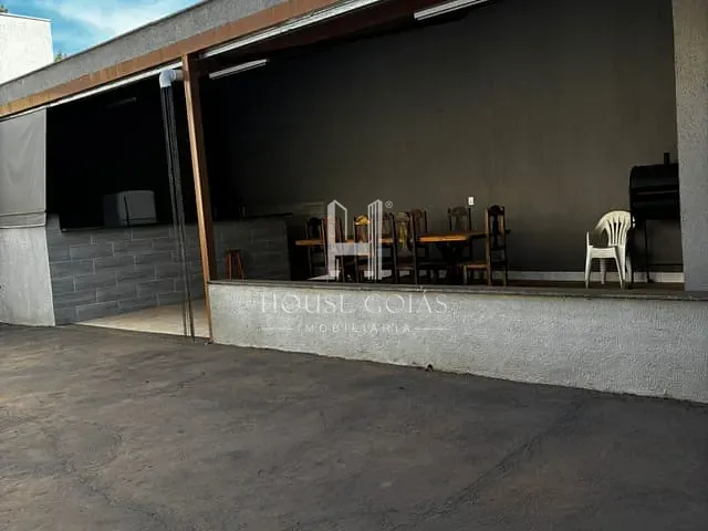 Casa com 375m² 4 quartos e 1 banheiro, à venda, no bairro Jardim Mont Serrat em Aparecida de Goiânia