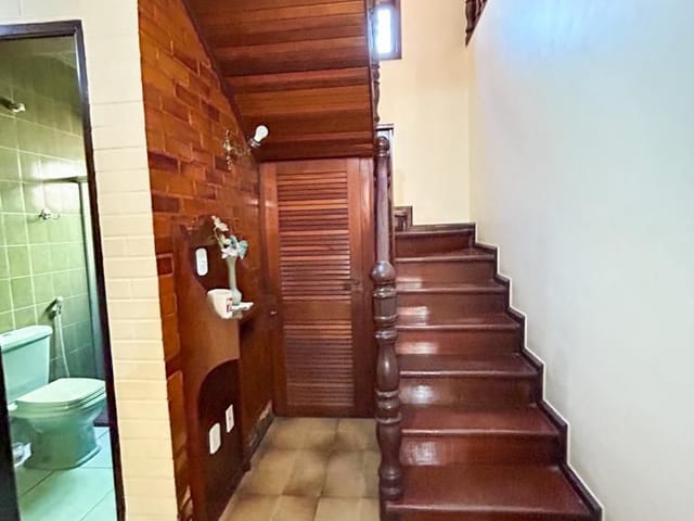 Casa com 645m² 5 quartos e 2 banheiros, à venda, no bairro Centro em Macaé