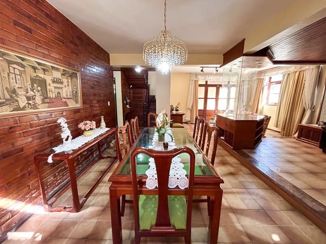 Casa com 645m² 5 quartos e 2 banheiros, à venda, no bairro Centro em Macaé