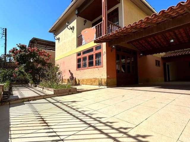 Casa com 645m² 5 quartos e 2 banheiros, à venda, no bairro Centro em Macaé