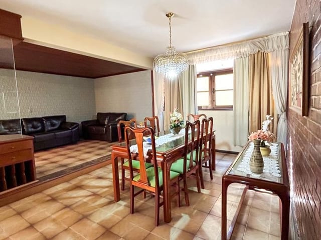 Casa com 645m² 5 quartos e 2 banheiros, à venda, no bairro Centro em Macaé