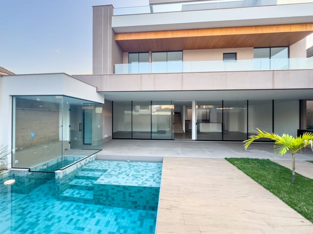 Casa 4 quartos e 6 banheiros, à venda, no bairro Recreio dos Bandeirantes em Rio de Janeiro