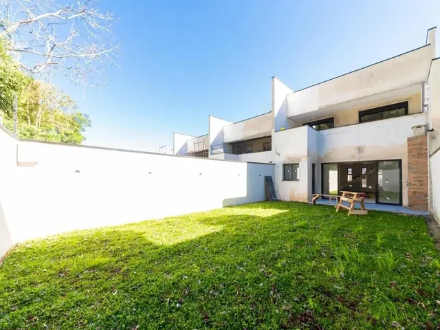 Casa com 200m² 3 quartos e 2 banheiros, à venda, no bairro Santo Inácio em Curitiba