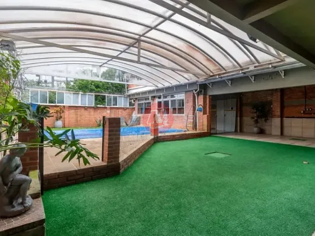 Casa com 300m² 3 quartos e 3 banheiros, à venda ou para alugar, no bairro Boa Vista em Porto Alegre