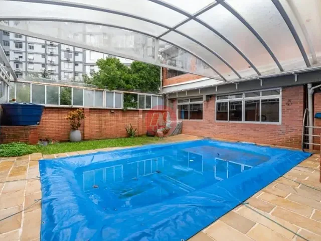 Casa com 300m² 3 quartos e 3 banheiros, à venda ou para alugar, no bairro Boa Vista em Porto Alegre