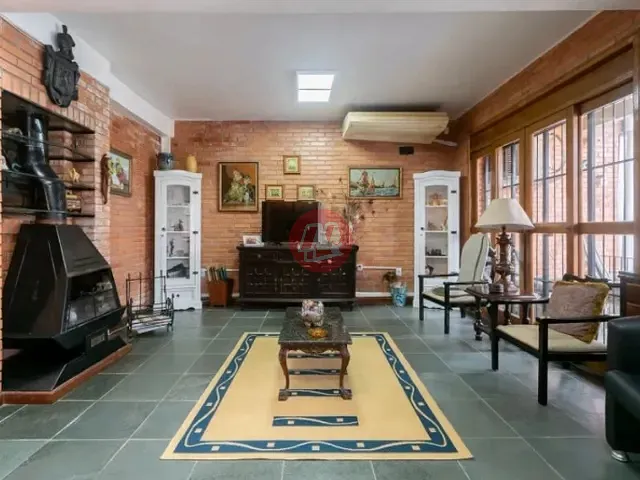 Casa com 300m² 3 quartos e 3 banheiros, à venda ou para alugar, no bairro Boa Vista em Porto Alegre
