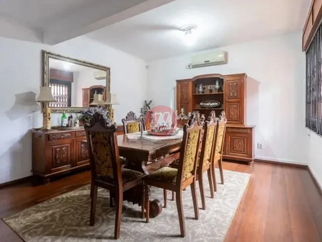Casa com 300m² 3 quartos e 3 banheiros, à venda ou para alugar, no bairro Boa Vista em Porto Alegre
