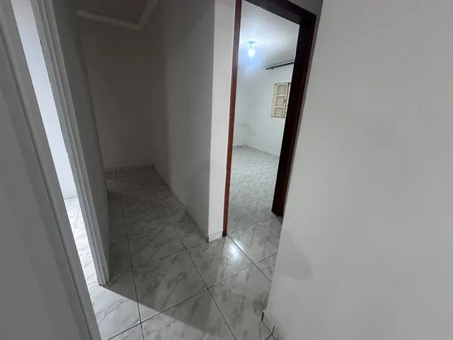 Casa 3 quartos e 2 banheiros, para alugar, no bairro Jardim Riviera em Cambé