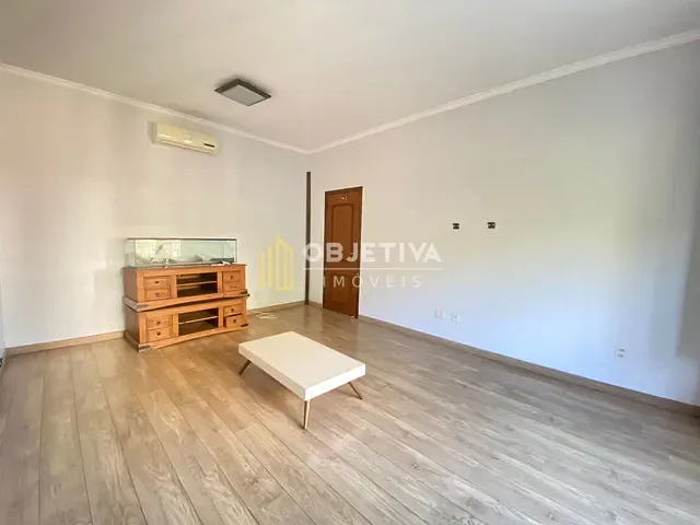 Casa com 800m² 4 quartos e 3 banheiros, à venda, no bairro Vila Ipiranga em Porto Alegre