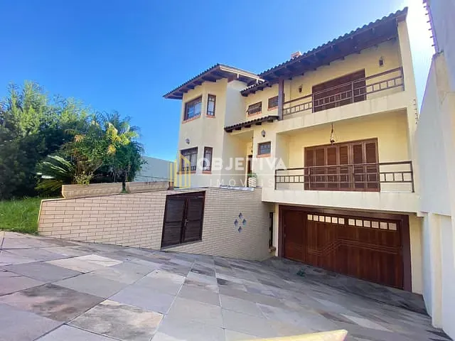 Casa com 800m² 4 quartos e 3 banheiros, à venda, no bairro Vila Ipiranga em Porto Alegre