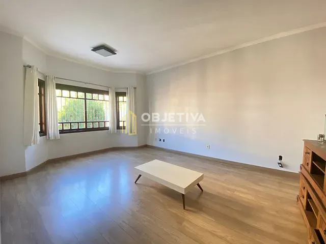 Casa com 800m² 4 quartos e 3 banheiros, à venda, no bairro Vila Ipiranga em Porto Alegre