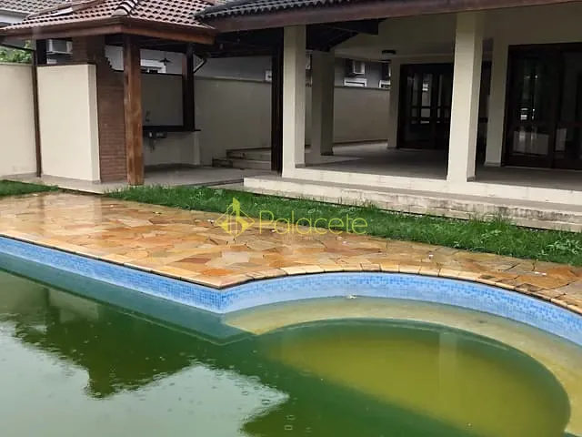 Casa com 700m² 3 quartos e 4 banheiros, à venda, no bairro Nossa Senhora do Perpétuo Socorro em Pindamonhangaba