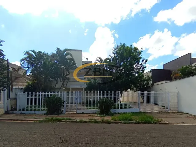 Casa com 700m² 4 quartos e 6 banheiros, para alugar, no bairro Bela Suiça em Londrina