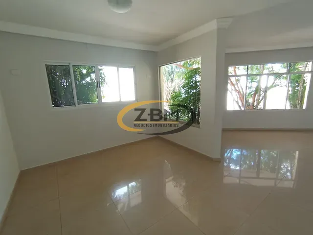 Casa com 700m² 4 quartos e 6 banheiros, para alugar, no bairro Bela Suiça em Londrina