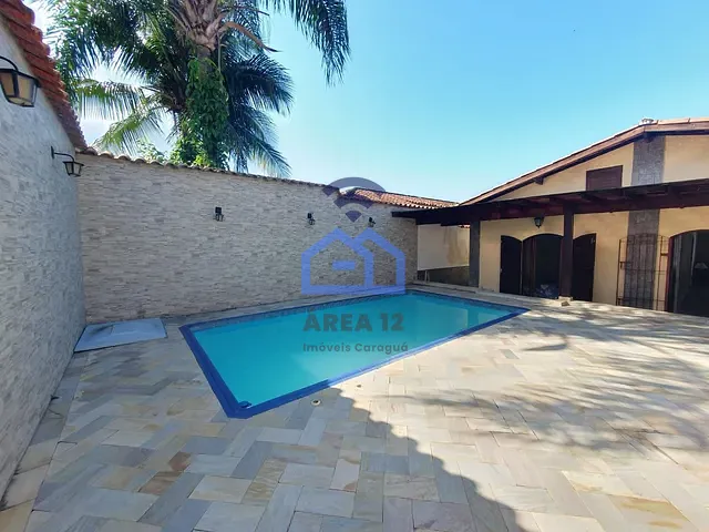 Casa 3 quartos e 3 banheiros, à venda, no bairro Jardim Britânia em Caraguatatuba