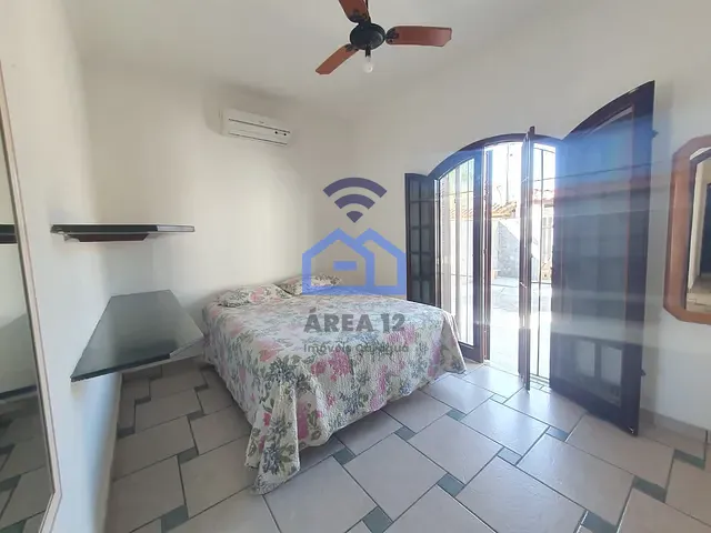 Casa 3 quartos e 3 banheiros, à venda, no bairro Jardim Britânia em Caraguatatuba
