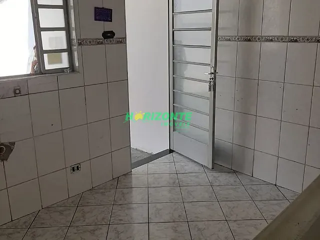 Casa com 300m² 2 quartos e 1 banheiro, à venda, no bairro Parque Industrial em São José dos Campos