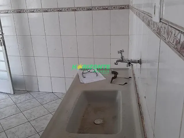 Casa com 300m² 2 quartos e 1 banheiro, à venda, no bairro Parque Industrial em São José dos Campos