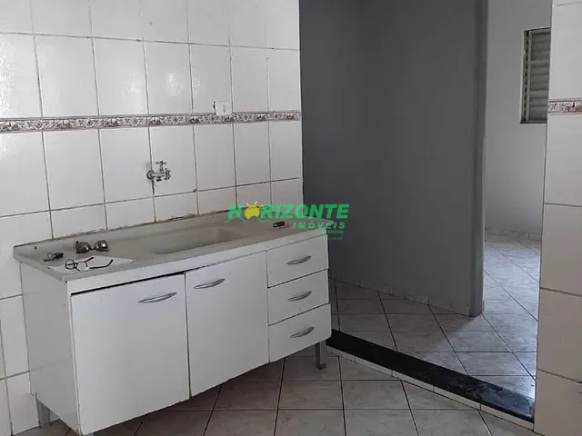 Casa com 300m² 2 quartos e 1 banheiro, à venda, no bairro Parque Industrial em São José dos Campos