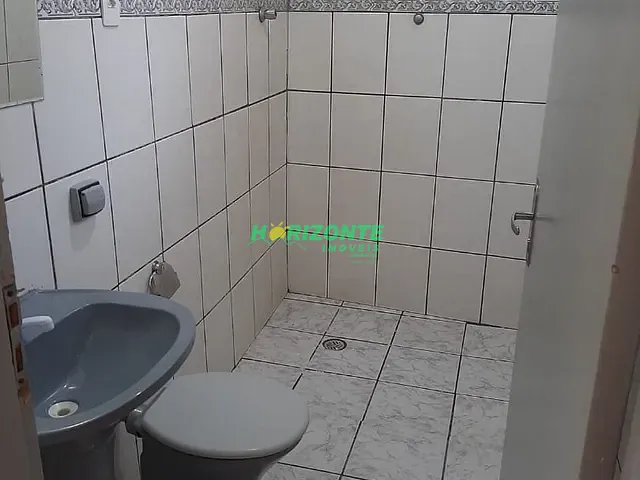 Casa com 300m² 2 quartos e 1 banheiro, à venda, no bairro Parque Industrial em São José dos Campos